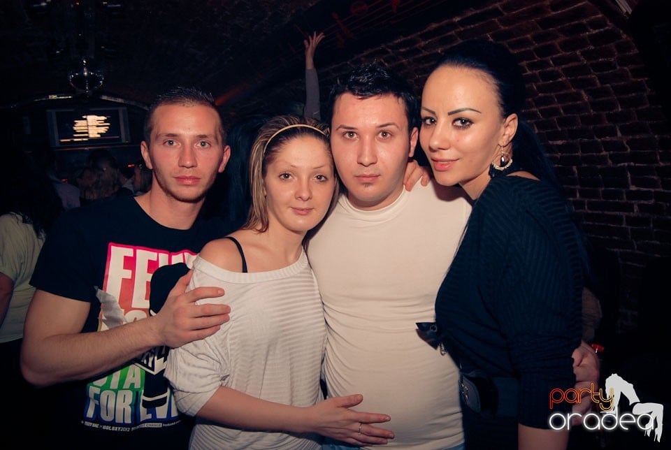 Sfârşit de săptămână în Club Escape, 