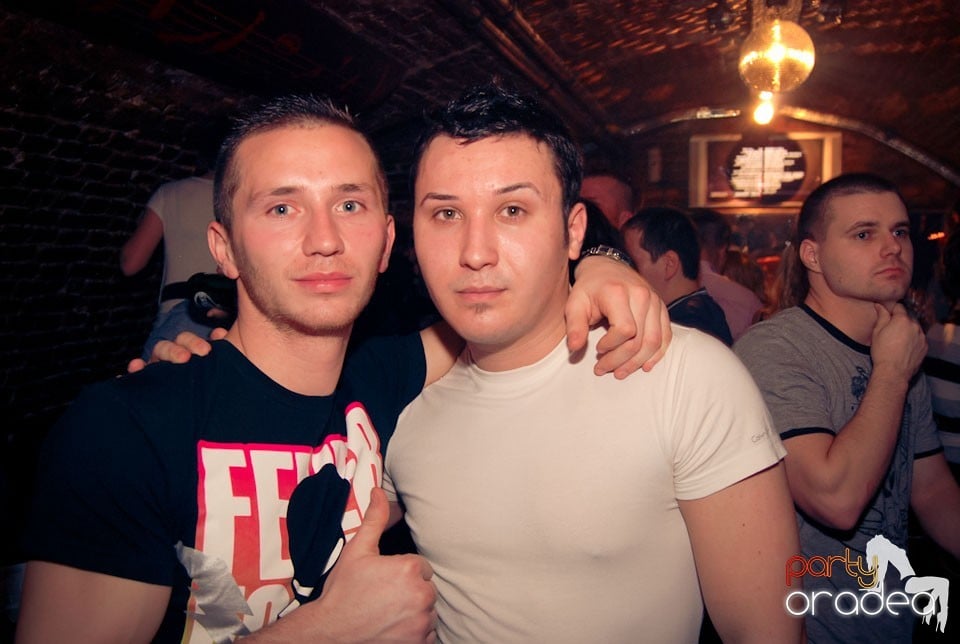 Sfârşit de săptămână în Club Escape, 