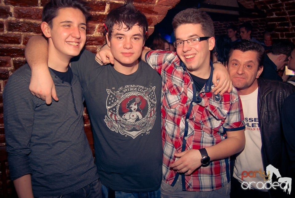 Sfârşit de săptămână în Club Escape, 