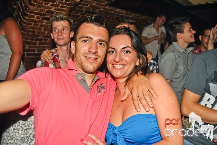 Sfârşit de săptămână în Club Escape, 