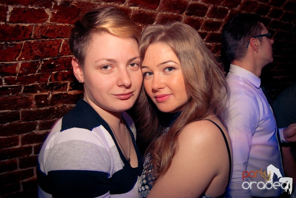 Sfârşit de săptămână în Club Escape, 