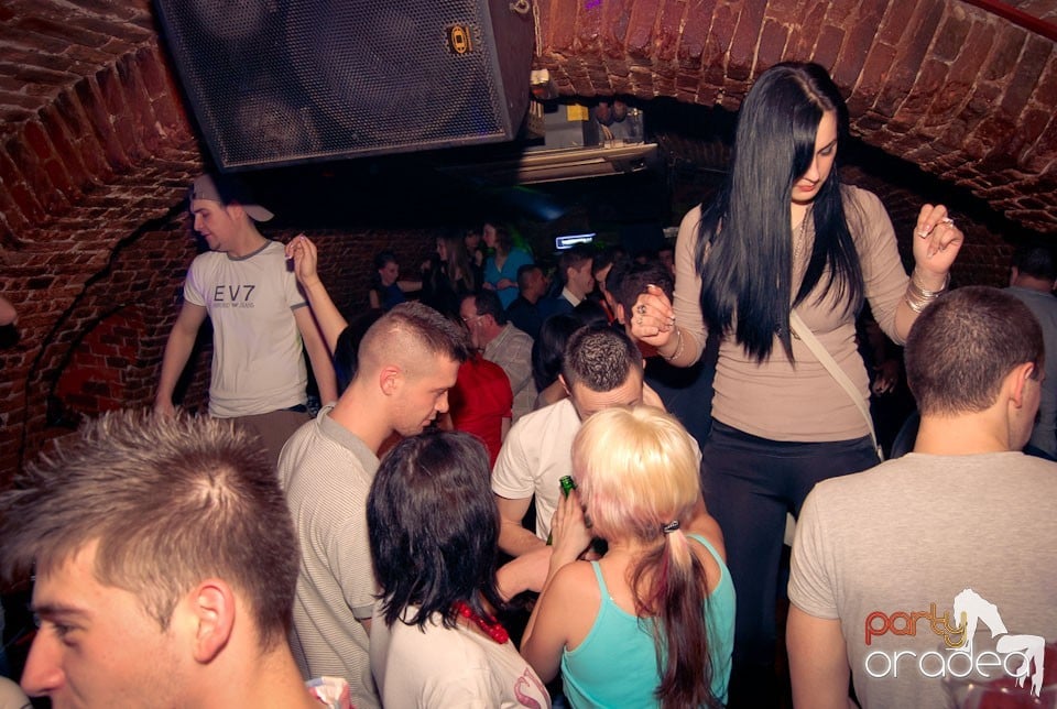 Sfârşit de săptămână în Club Escape, 