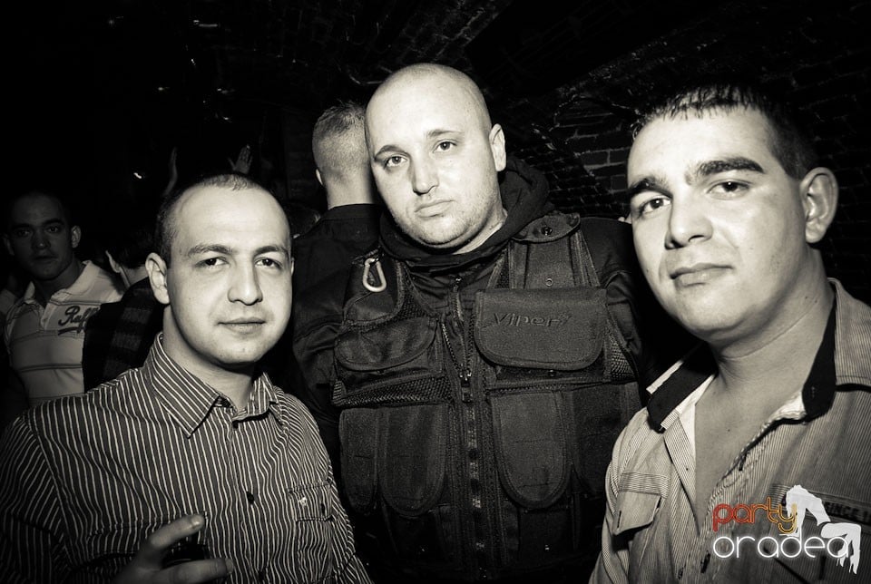 Sfârşit de săptămână în Club Escape, 