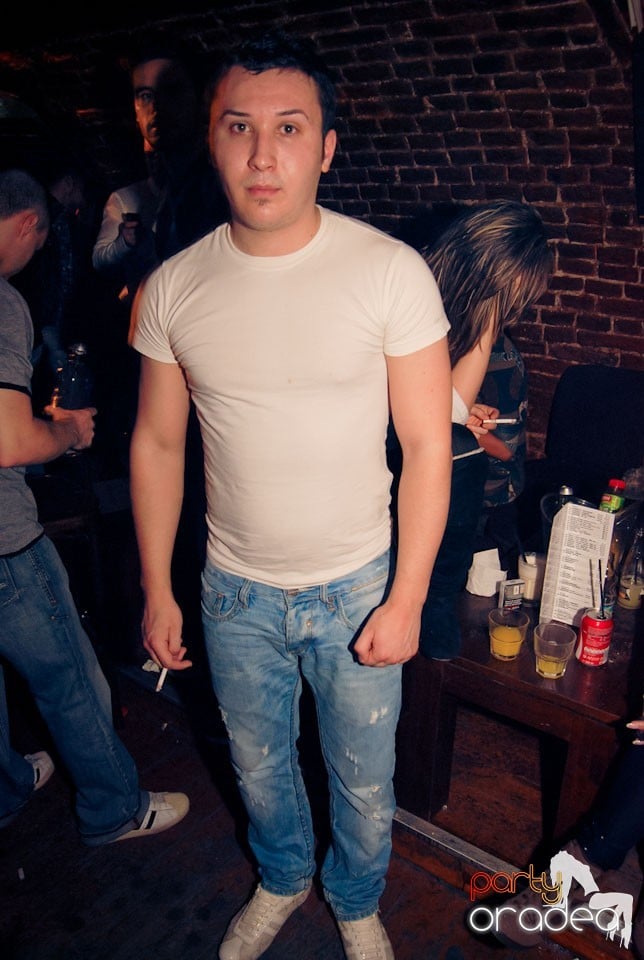 Sfârşit de săptămână în Club Escape, 