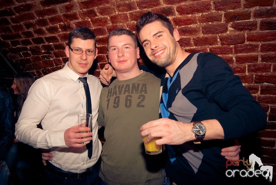 Sfârşit de săptămână în Club Escape, 