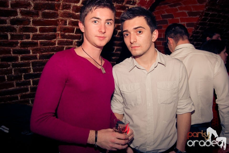 Sfârşit de săptămână în Club Escape, 