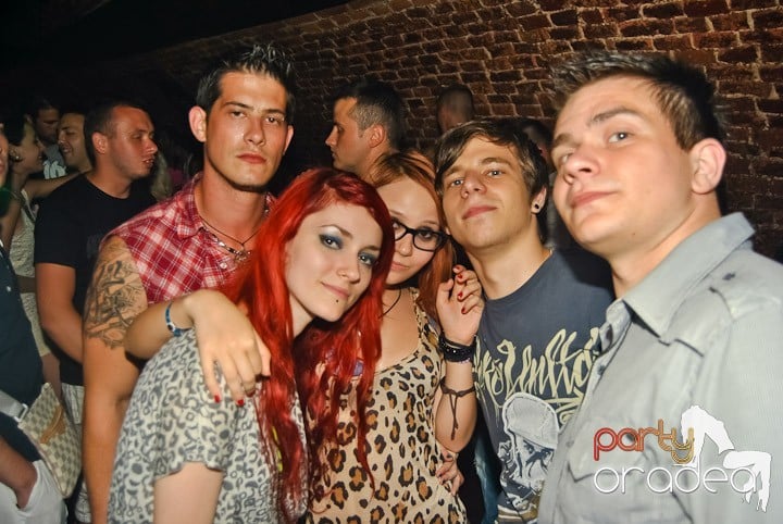 Sfârşit de săptămână în Club Escape, 