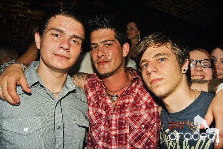 Sfârşit de săptămână în Club Escape, 