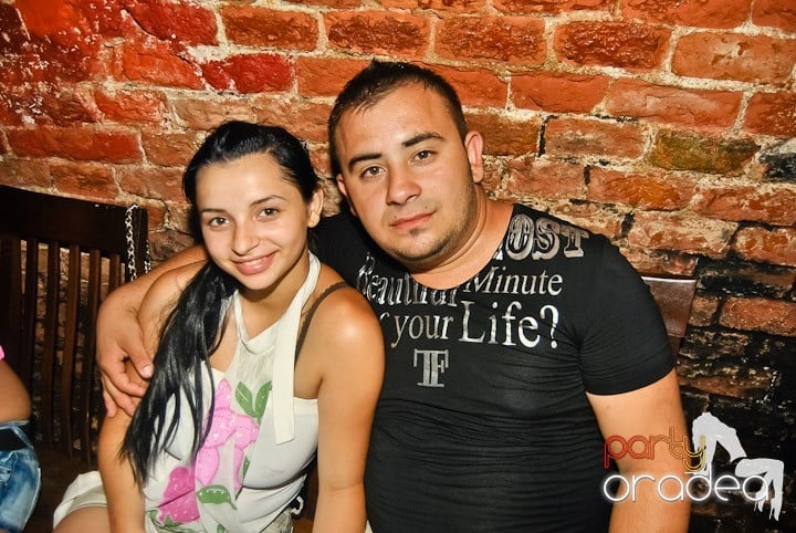 Sfârşit de săptămână în Club Escape, 