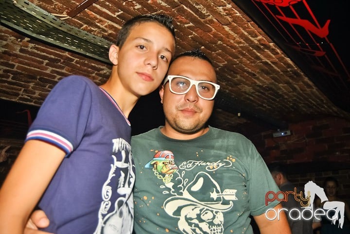 Sfârşit de săptămână în Club Escape, 