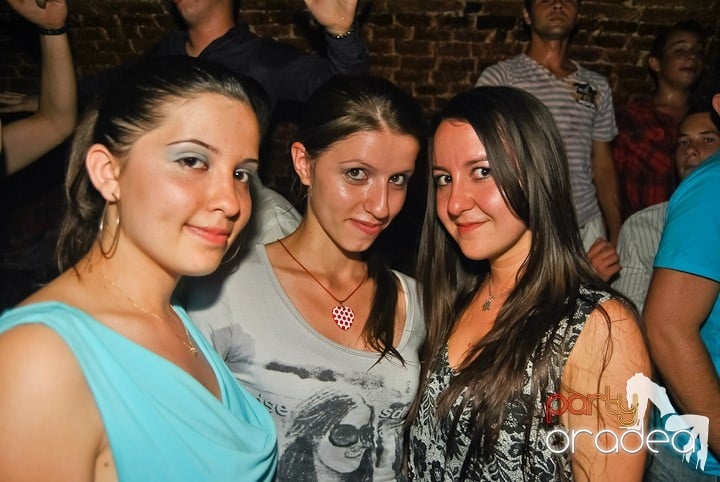 Sfârşit de săptămână în Club Escape, 