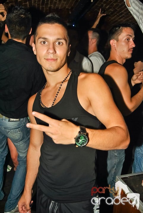 Sfârşit de săptămână în Club Escape, 