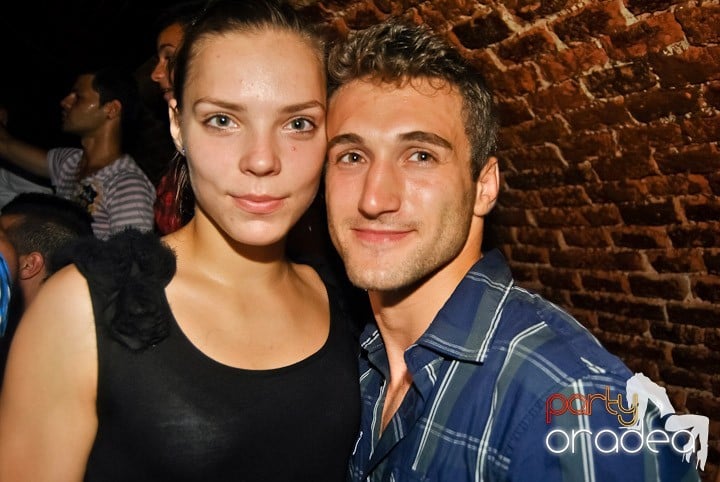 Sfârşit de săptămână în Club Escape, 