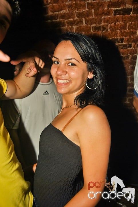 Sfârşit de săptămână în Club Escape, 