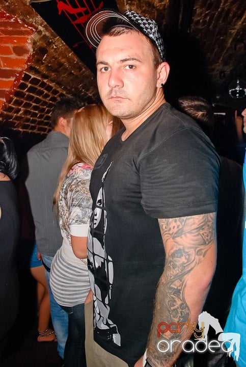 Sfârşit de săptămână în Club Escape, 