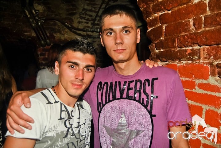 Sfârşit de săptămână în Club Escape, 