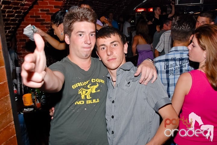 Sfârşit de săptămână în Club Escape, 