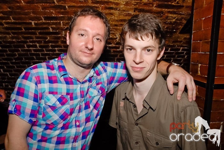 Sfârşit de săptămână în Club Escape, 