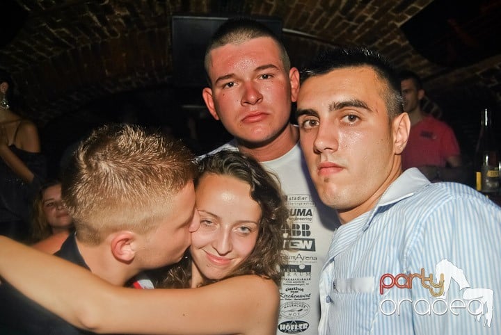 Sfârşit de săptămână în Club Escape, 