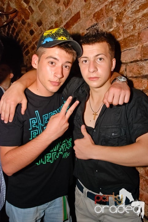 Sfârşit de săptămână în Club Escape, 