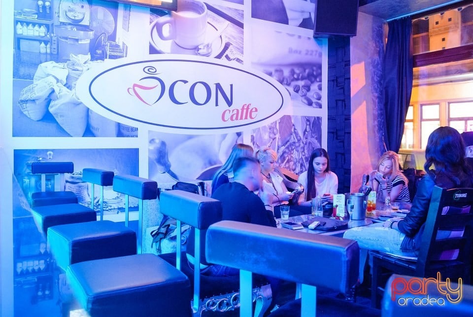 Sfârşit de săptămână în Icon Caffe, Icon Caffe