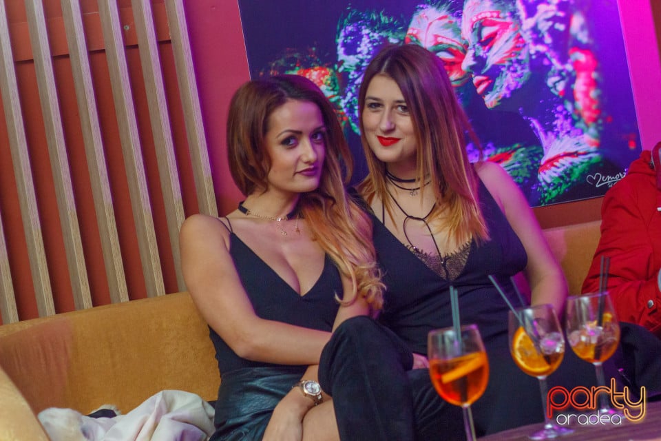 Short Dress Party Weekend - Friday, 