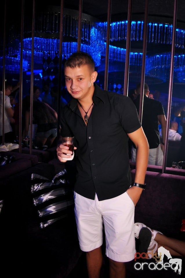 Show Must Go On @ The One,