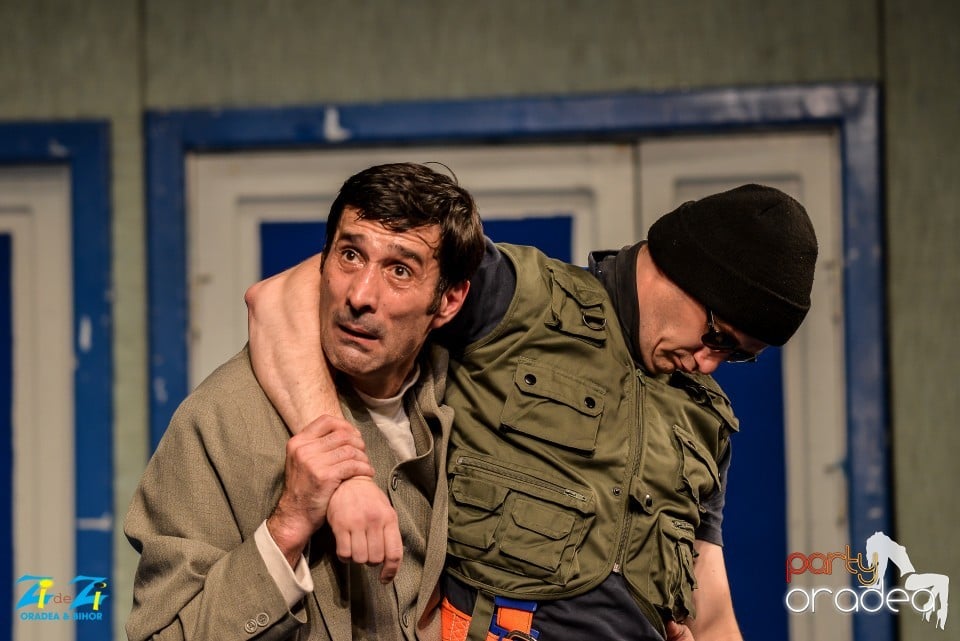 Şi miniştrii calcă strâmb, Teatrul Regina Maria