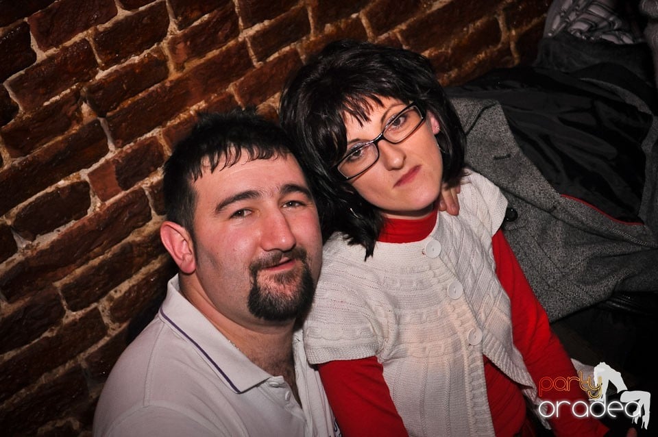 Simte basul în Club Escape, 