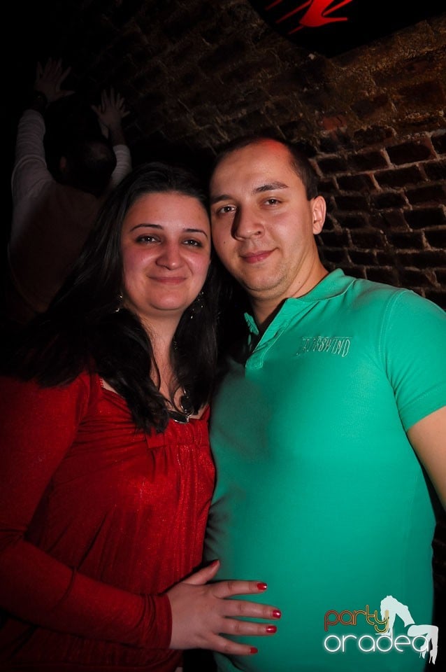 Simte basul în Club Escape, 