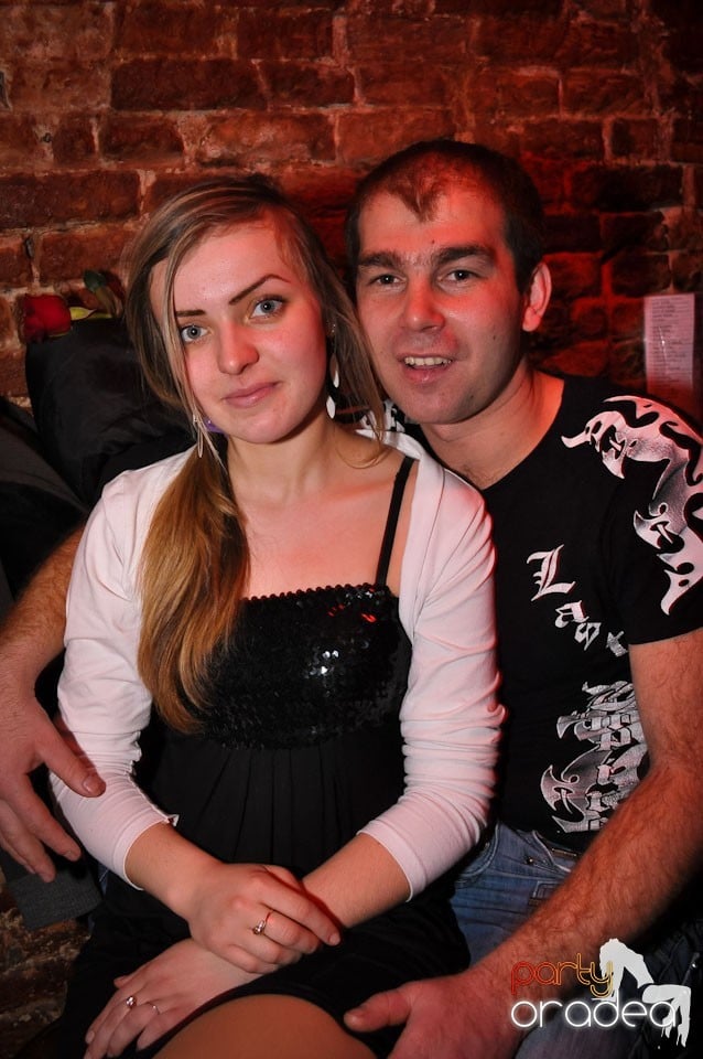 Simte basul în Club Escape, 