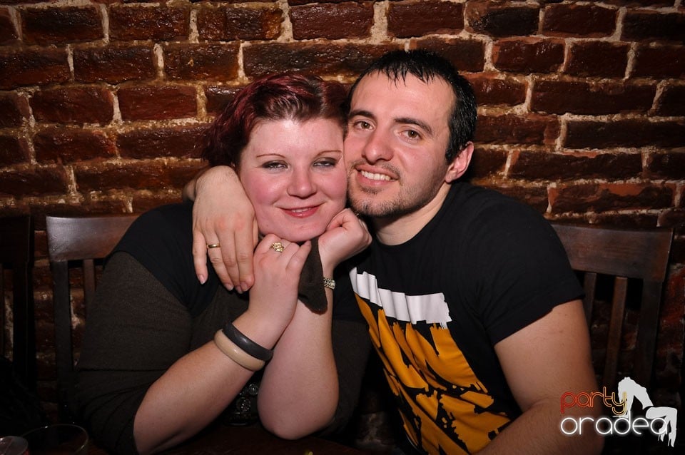 Simte basul în Club Escape, 