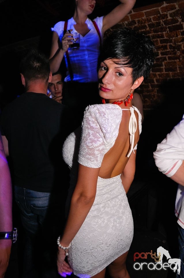 Simte ritmul în Escape, 