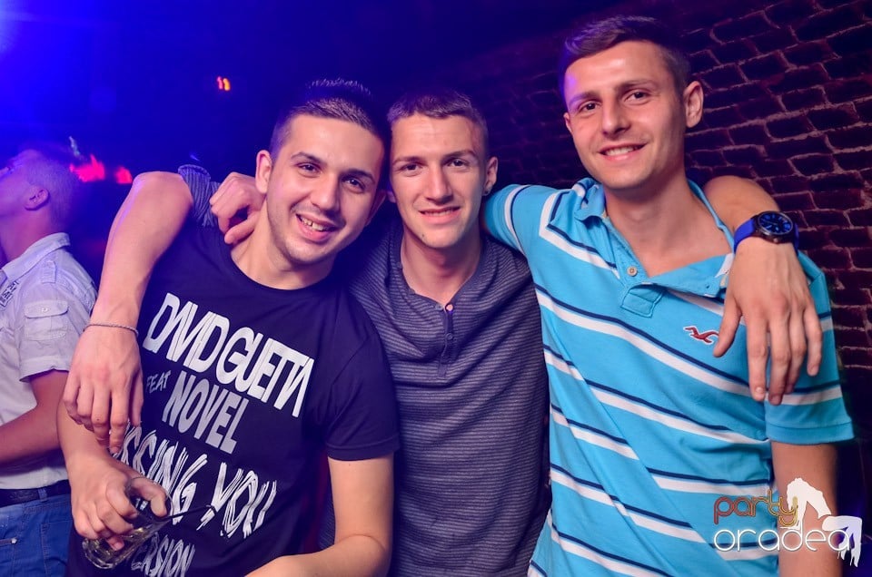 Şirul petrecerilor din Escape continuă şi joi, 