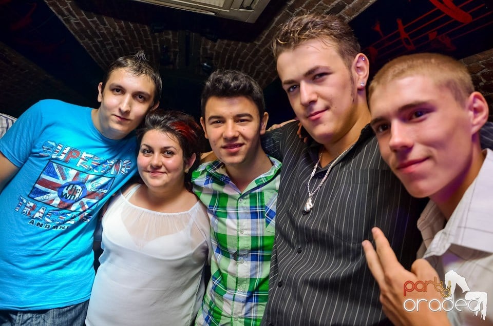 Şirul petrecerilor din Escape continuă şi joi, 