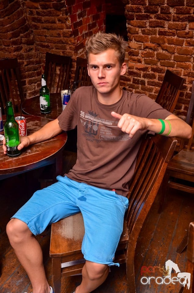 Şirul petrecerilor din Escape continuă şi joi, 