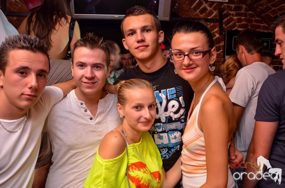 Şirul petrecerilor din Escape continuă şi joi, 