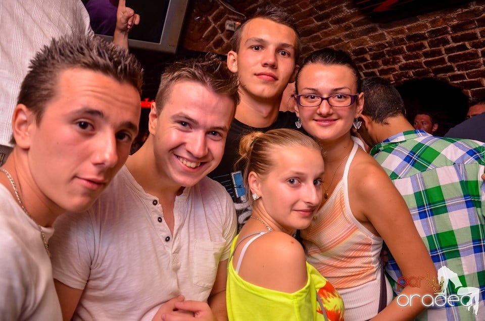 Şirul petrecerilor din Escape continuă şi joi, 