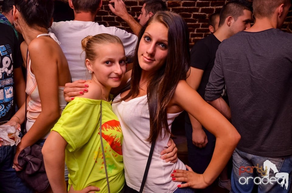 Şirul petrecerilor din Escape continuă şi joi, 