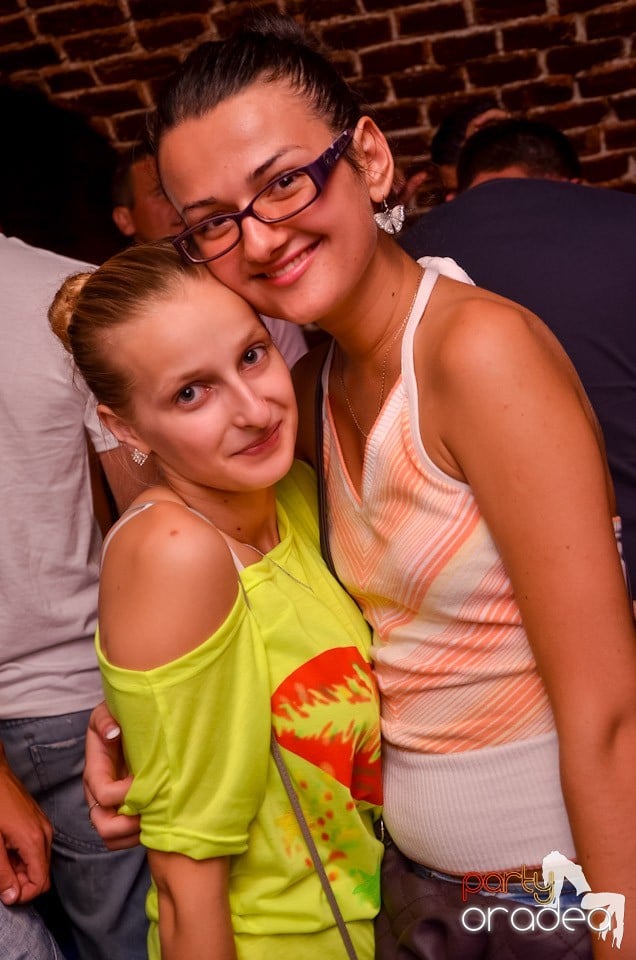 Şirul petrecerilor din Escape continuă şi joi, 