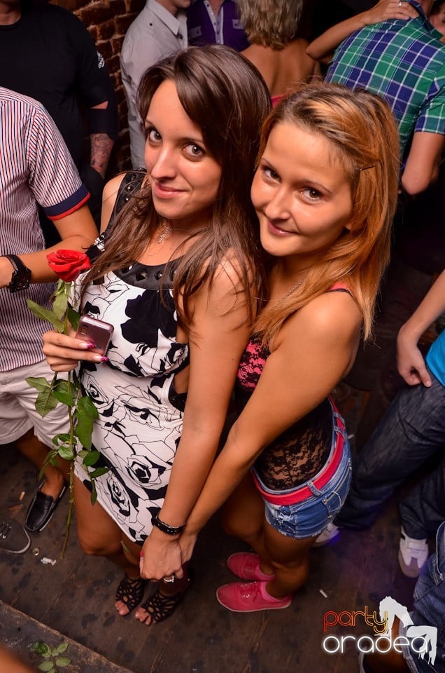 Şirul petrecerilor din Escape continuă şi joi, 