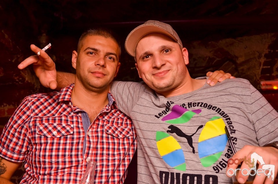 Şirul petrecerilor din Escape continuă şi joi, 