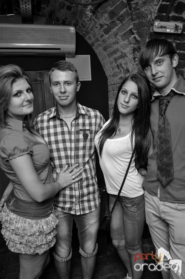 Şirul petrecerilor din Escape continuă şi joi, 