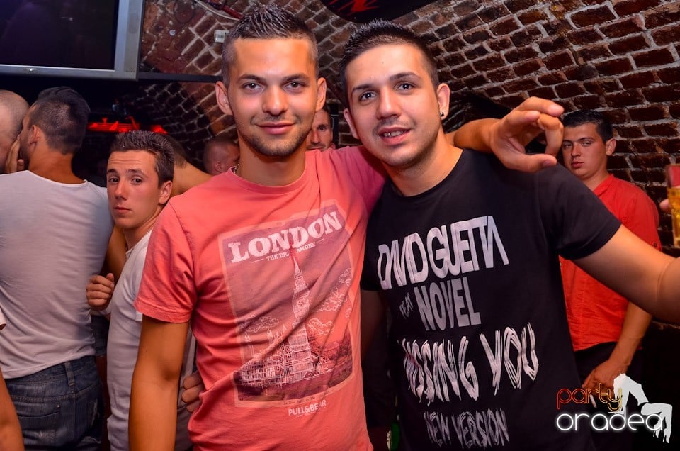 Şirul petrecerilor din Escape continuă şi joi, 