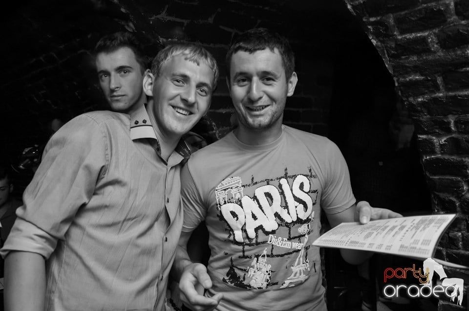 Şirul petrecerilor din Escape continuă şi joi, 