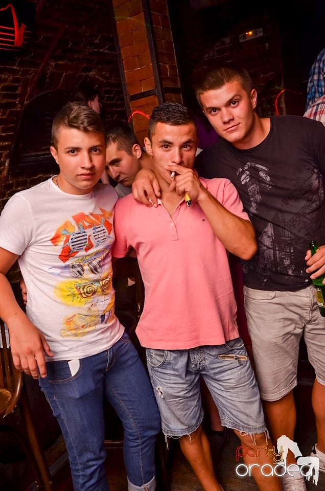 Şirul petrecerilor din Escape continuă şi joi, 