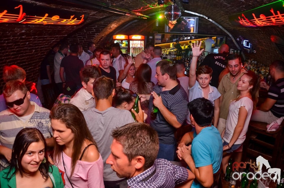 Şirul petrecerilor din Escape continuă şi joi, 