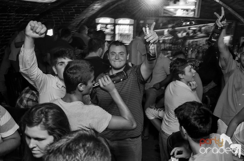 Şirul petrecerilor din Escape continuă şi joi, 