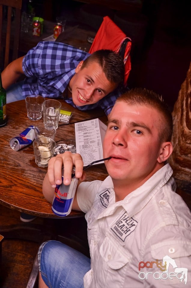 Şirul petrecerilor din Escape continuă şi joi, 