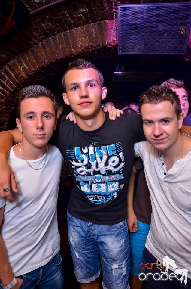 Şirul petrecerilor din Escape continuă şi joi, 